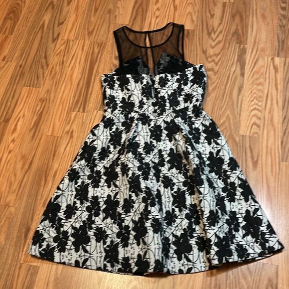 Nordstrom Fit and Flare Formal Dress Black and White, Short BCBGeneration - Picture 7 of 8
